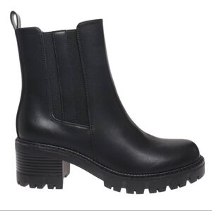 Woman Black ankle boots